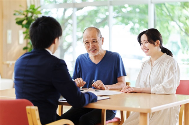 ご自宅に訪問、出張見積もり・ご相談風景